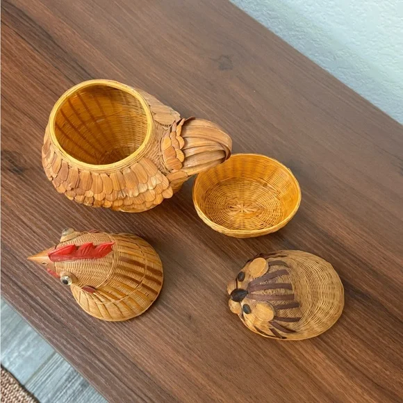 Vintage Woven Rooster and Lion Figurines solofficialkw.com